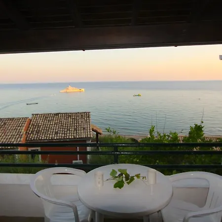Corfu Menigos Lejlighedshotel