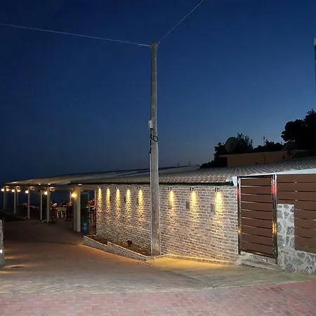 Ξενοδοχείο με διαμερίσματα Corfu Menigos 3*