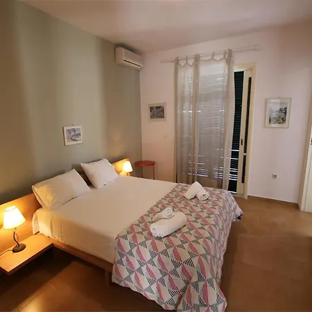 Lägenhetshotell Corfu Menigos 3*