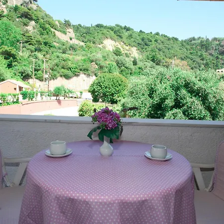 Corfu Menigos Lägenhetshotell