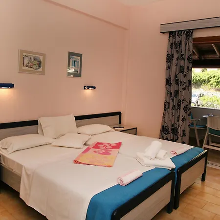 Lägenhetshotell Corfu Menigos 3*