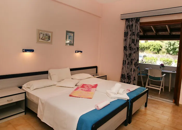 公寓式酒店 Corfu Menigos 3*