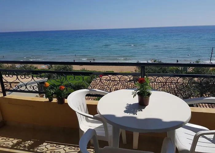 Corfu Menigos 公寓式酒店 3*