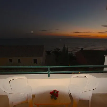 Hotel apartamentowy Corfu Menigos 3*