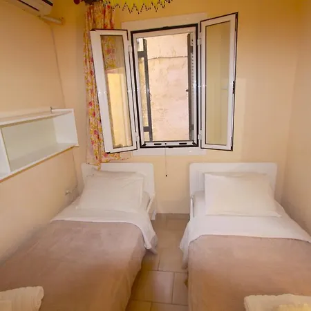 Hotel apartamentowy Corfu Menigos