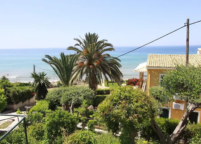מלון דירות Corfu Menigos 3*