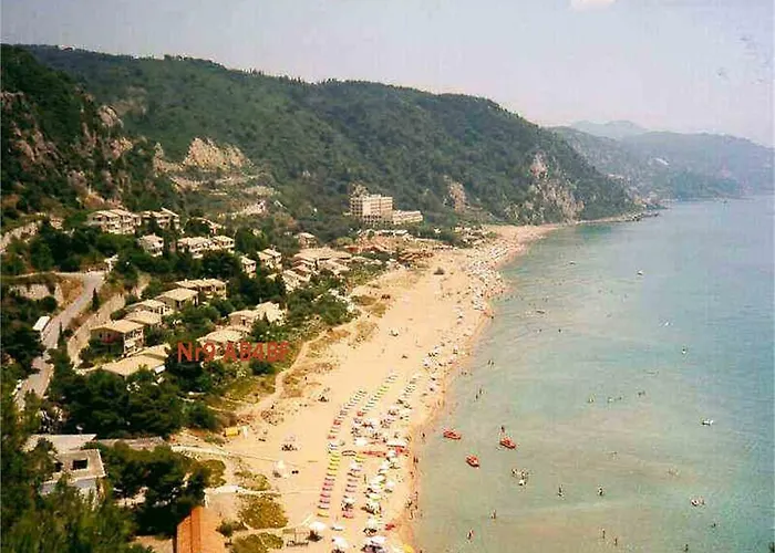מלון דירות Corfu Menigos 3*