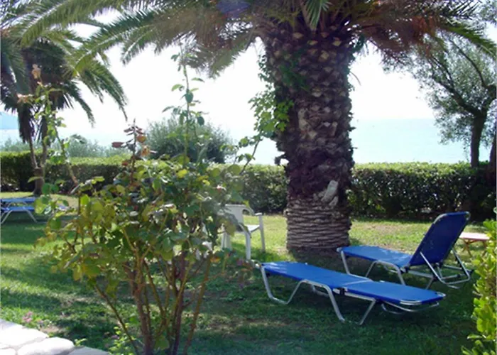 מלון דירות Corfu Menigos 3*
