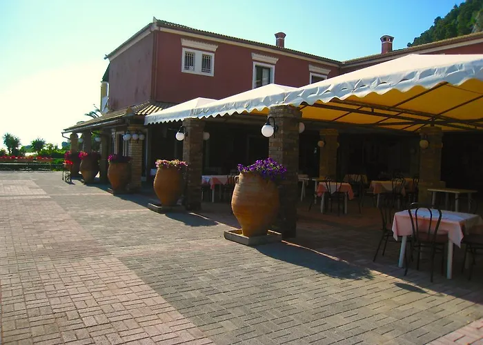 Corfu Menigos גליפאדה