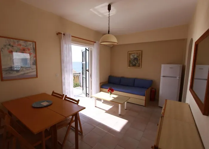 Ξενοδοχείο με διαμερίσματα Corfu Menigos 3*