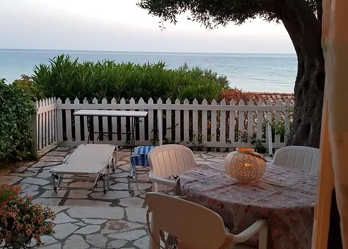 Corfu Menigos מלון דירות